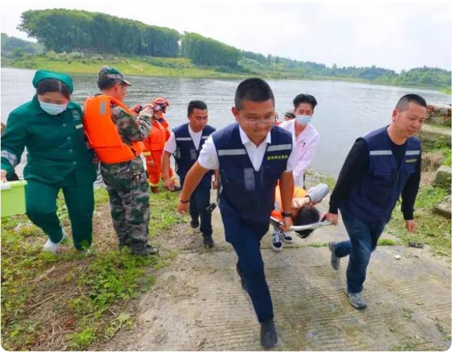 “汛”速行動,以練筑防|自貢市大安區(qū)開展防汛綜合應急演練